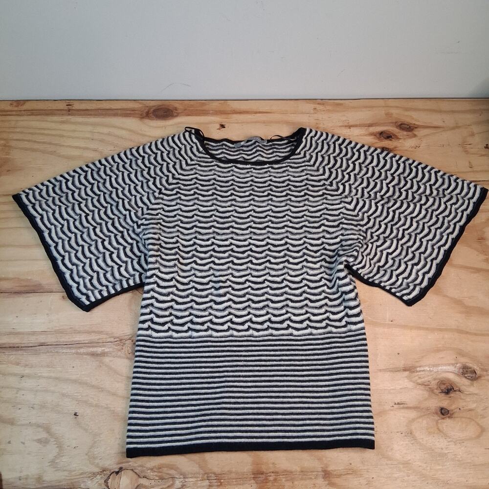 In Cashmere Womens Short Sleeve Blouse Sz L Black White Stripe Shirt Soft Top